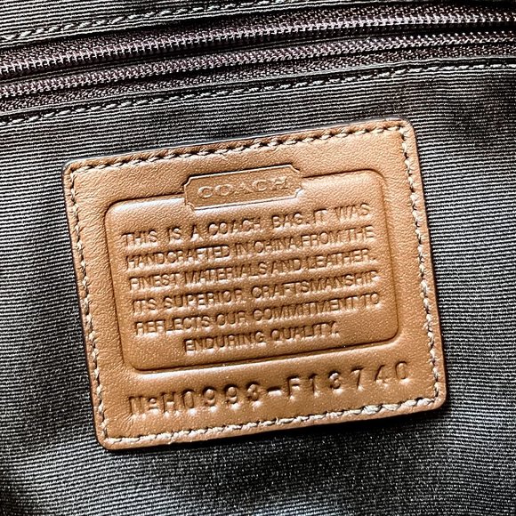 🎉Purse Sale🎉 Coach Shoulder Purse/Bag w/Front Zipper Pocket - Picture 7 of 7